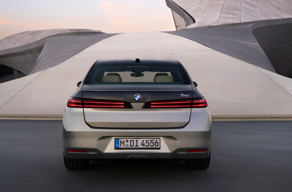 The new BMW 7 Series arrives with the BMW i7, offering improved electric range through Gen6 battery tech and a bold Neue Klasse design language