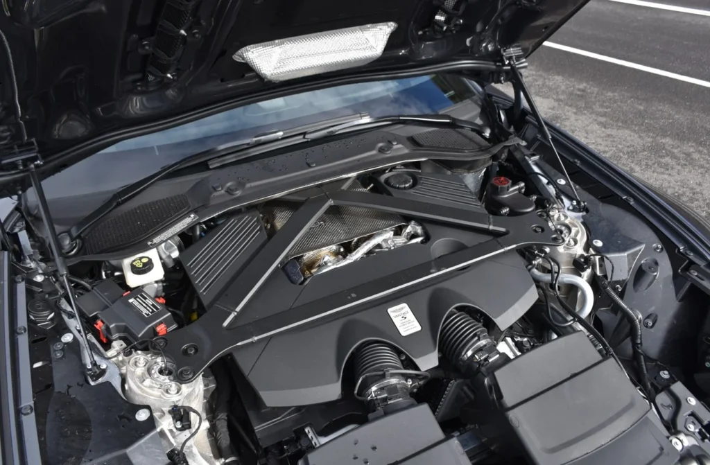 Fuel efficiency tips using driving habits, tyre pressure, and fuel saving techniques to improve gas mileage and go further on one tank