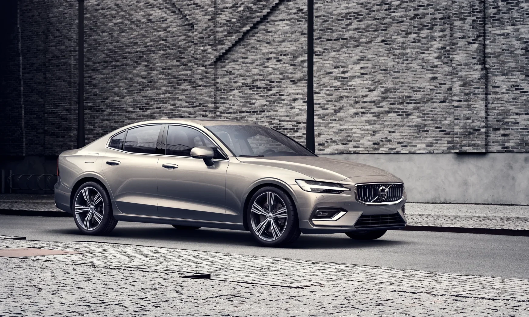 Volvo S60 T5 Inscription makes a used luxury sedan compelling with Pilot Assist, massaging seats and strong long-distance comfort.