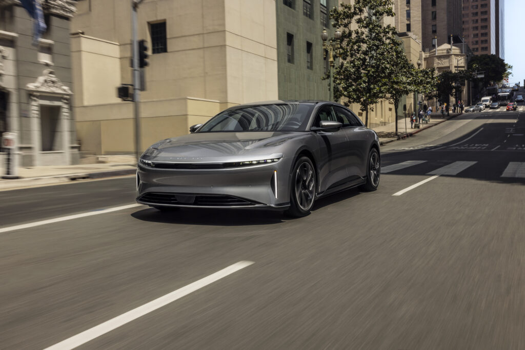 Range anxiety persists despite electric car range gains: fast chargers and a reliable charging network shape every long journey.