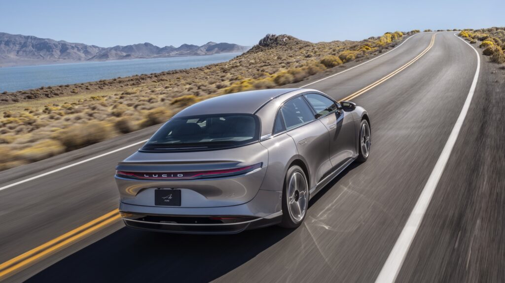 Range anxiety persists despite electric car range gains: fast chargers and a reliable charging network shape every long journey.